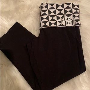 Pink knee cropped jeggings